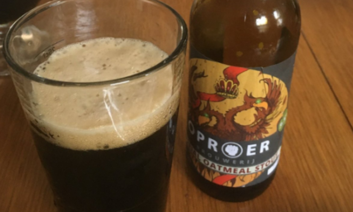 Oproer Imperial Oatmeal Stout flesje en glas